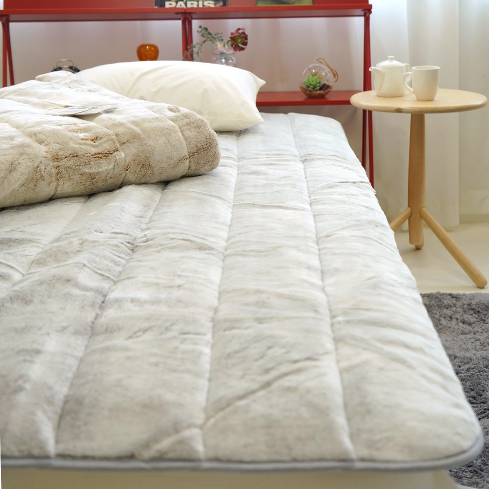 備長炭わた入り アクリルマイヤーファー敷パッド イメージ